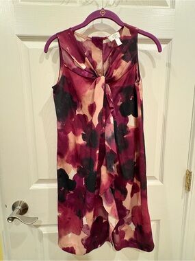 Loft Sleeveless Floral Twist-Front Dress in Plum